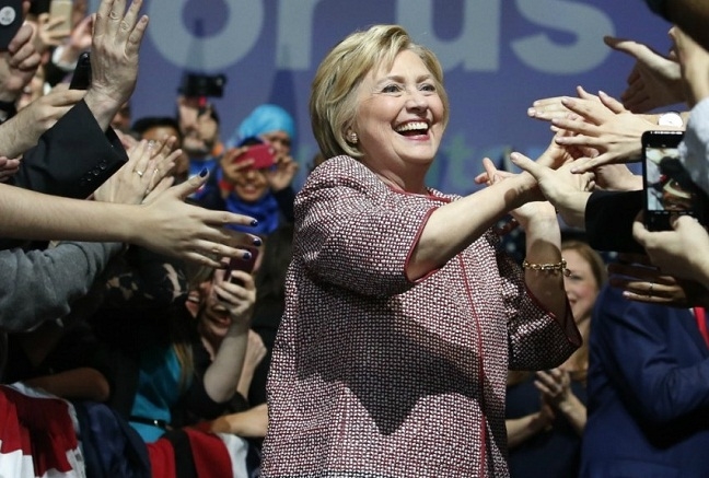Hồi ký của Hillary Clinton phá kỷ lục doanh thu thể loại sách phi hư cấu Hoi ky cua Hillary Clinton pha ky luc doanh thu the loai sach phi hu cau