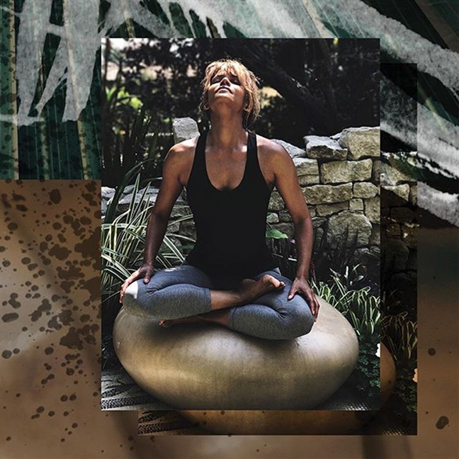Bí quyết giúp nữ diễn viên 52 tuổi Halle Berry trẻ trung như ở tuổi 25 Bi quyet giup nu dien vien 52 tuoi Halle Berry tre trung nhu o tuoi 25