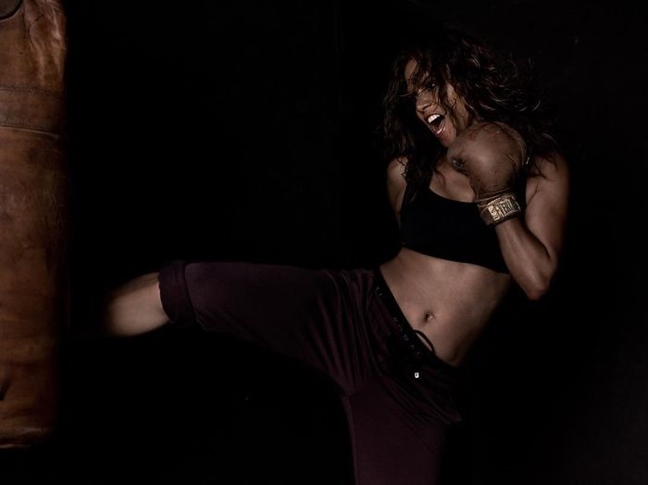 Bí quyết giúp nữ diễn viên 52 tuổi Halle Berry trẻ trung như ở tuổi 25 Bi quyet giup nu dien vien 52 tuoi Halle Berry tre trung nhu o tuoi 25