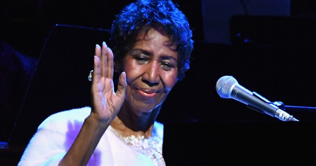 Nữ hoàng nhạc Soul Aretha Franklin: Chết vẫn lộng lẫy giữa hàng trăm đóa hồng Nu hoang nhac Soul Aretha Franklin: Chet van long lay giua hang tram doa hong