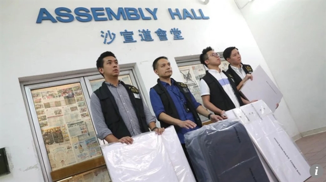 Giáo sư đại học Hong Kong bị nghi giết vợ, giấu xác trong vali, để ở văn phòng Giao su dai hoc Hong Kong bi nghi giet vo, giau xac trong vali, de o van phong