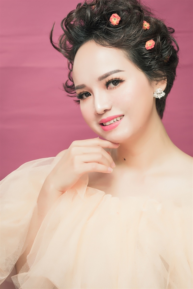 Vượt qua bạo bệnh, hôn nhân đổ vỡ, người phụ nữ hồi sinh rực rỡ như đóa dã quỳ Vuot qua bao benh, hon nhan do vo, nguoi phu nu hoi sinh ruc ro nhu doa da quy