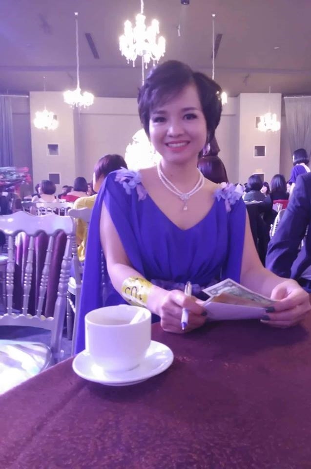 Vượt qua bạo bệnh, hôn nhân đổ vỡ, người phụ nữ hồi sinh rực rỡ như đóa dã quỳ Vuot qua bao benh, hon nhan do vo, nguoi phu nu hoi sinh ruc ro nhu doa da quy