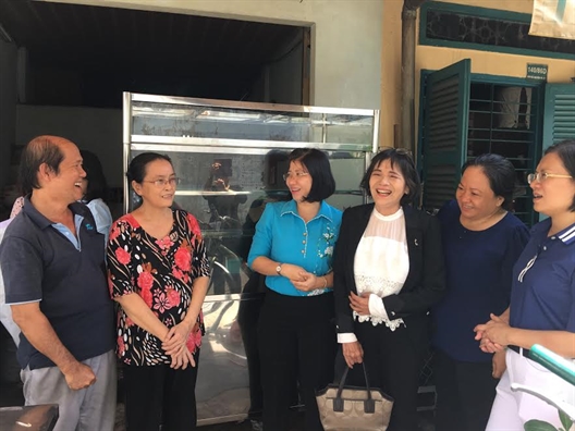 Hội LHPN TP.HCM tiếp tục cùng phụ nữ vượt khó Hoi LHPN TP.HCM tiep tuc cung phu nu vuot kho