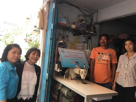 Hội LHPN TP.HCM tiếp tục cùng phụ nữ vượt khó Hoi LHPN TP.HCM tiep tuc cung phu nu vuot kho
