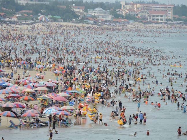Đi tắm biển Vũng Tàu, 30 trẻ em bị lạc Di tam bien Vung Tau, 30 tre em bi lac
