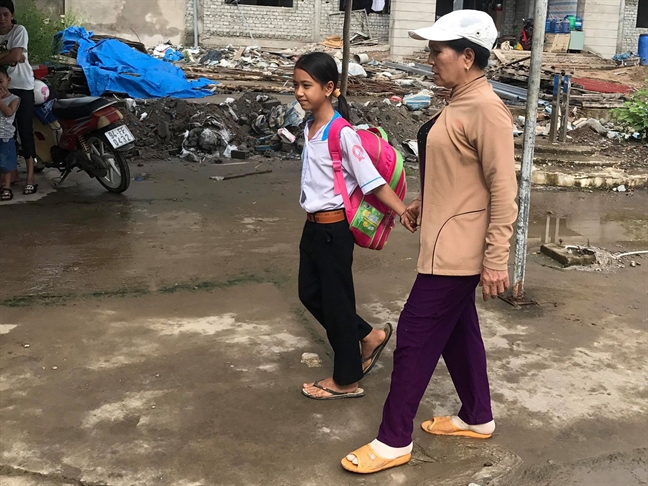 Nét chữ đầu đời của học trò lớp Một ngày khai giảng Net chu dau doi cua hoc tro lop Mot ngay khai giang