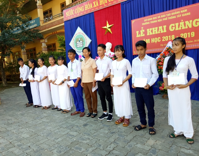 Nét chữ đầu đời của học trò lớp Một ngày khai giảng Net chu dau doi cua hoc tro lop Mot ngay khai giang