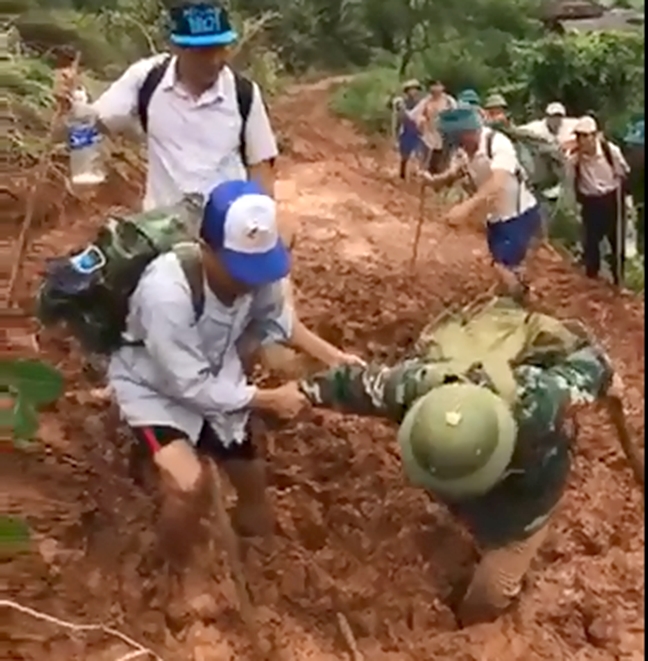 Nét chữ đầu đời của học trò lớp Một ngày khai giảng Net chu dau doi cua hoc tro lop Mot ngay khai giang