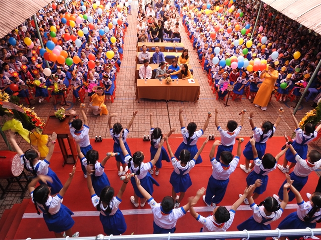 Nét chữ đầu đời của học trò lớp Một ngày khai giảng Net chu dau doi cua hoc tro lop Mot ngay khai giang