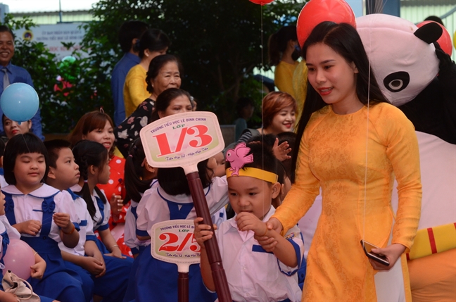 Nét chữ đầu đời của học trò lớp Một ngày khai giảng Net chu dau doi cua hoc tro lop Mot ngay khai giang