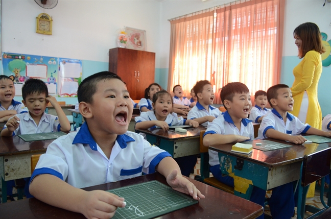 Nét chữ đầu đời của học trò lớp Một ngày khai giảng Net chu dau doi cua hoc tro lop Mot ngay khai giang