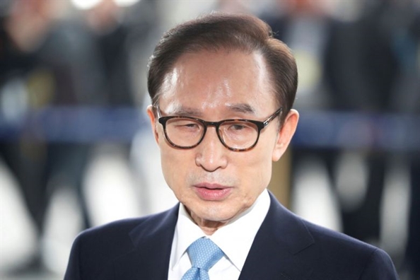 Cựu Tổng thống Hàn Quốc Lee Myung Bak bị đề nghị 20 năm tù Cuu Tong thong Han Quoc Lee Myung Bak bi de nghi 20 nam tu