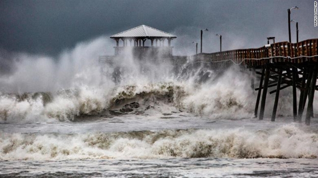 Hàng chục triệu người ‘nín thở’ chờ hai siêu bão Mangkhut và Florence Hang chuc trieu nguoi ‘nin tho’ cho hai sieu bao Mangkhut va Florence