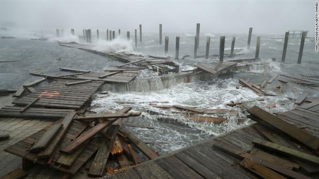 Hàng chục triệu người ‘nín thở’ chờ hai siêu bão Mangkhut và Florence Hang chuc trieu nguoi ‘nin tho’ cho hai sieu bao Mangkhut va Florence
