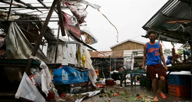 Siêu bão Mangkhut quét qua, dân Philippines mất nhà cửa Sieu bao Mangkhut quet qua, dan Philippines mat nha cua