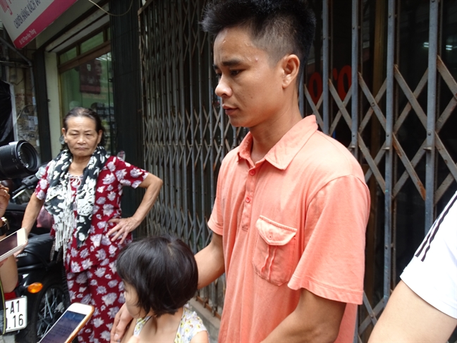 Chủ khu trọ của người nghèo bật khóc vì mất trắng sau vụ cháy Chu khu tro cua nguoi ngheo bat khoc vi mat trang sau vu chay
