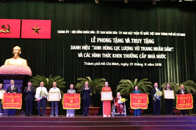 Ban Phụ vận Sài Gòn - Gia Định đón nhận danh hiệu Anh hùng lực lượng vũ trang nhân dân Ban Phu van Sai Gon - Gia Dinh don nhan danh hieu Anh hung luc luong vu trang nhan dan