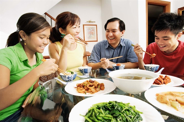 Nhà có bốn nồi cơm Nha co bon noi com