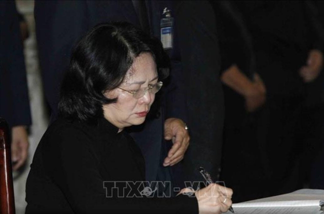 Lãnh đạo Đảng, Nhà nước xúc động ghi sổ tang thương tiếc Chủ tịch nước Trần Đại Quang Lanh dao Dang, Nha nuoc xuc dong ghi so tang thuong tiec Chu tich nuoc Tran Dai Quang
