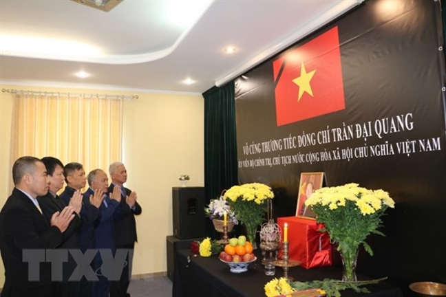 Các cơ quan đại diện Việt Nam ở nước ngoài tổ chức lễ viếng Chủ tịch nước Trần Đại Quang Cac co quan dai dien Viet Nam o nuoc ngoai to chuc le vieng Chu tich nuoc Tran Dai Quang