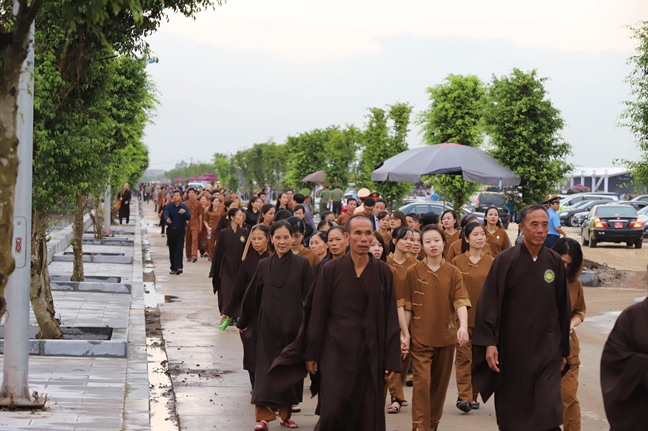 Người dân Ninh Bình đón linh cữu Chủ tịch nước trở về đất mẹ Nguoi dan Ninh Binh don linh cuu Chu tich nuoc tro ve dat me