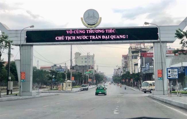 Người dân Ninh Bình đón linh cữu Chủ tịch nước trở về đất mẹ Nguoi dan Ninh Binh don linh cuu Chu tich nuoc tro ve dat me