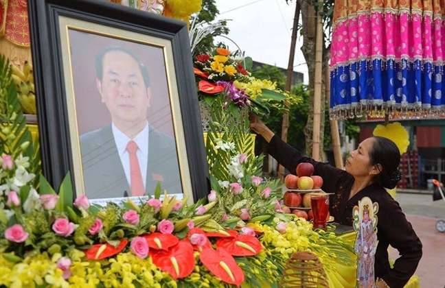 Người dân Ninh Bình đón linh cữu Chủ tịch nước trở về đất mẹ Nguoi dan Ninh Binh don linh cuu Chu tich nuoc tro ve dat me