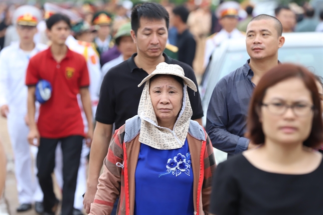 Người dân Ninh Bình đón linh cữu Chủ tịch nước trở về đất mẹ Nguoi dan Ninh Binh don linh cuu Chu tich nuoc tro ve dat me