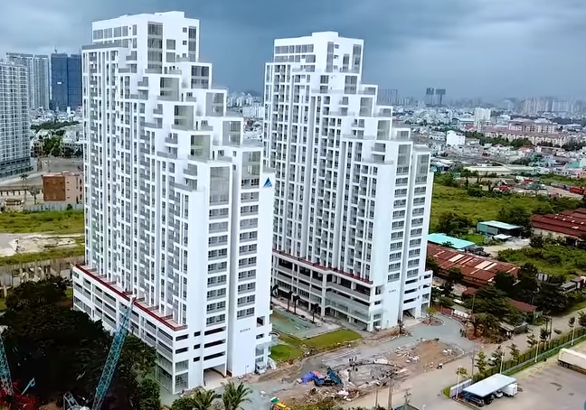 Dự án Luxgarden: Nhà thầu, chủ đầu tư đấu nhau, hàng trăm công nhân khốn đốn vì nợ lương Du an Luxgarden: Nha thau, chu dau tu dau nhau, hang tram cong nhan khon don vi no luong