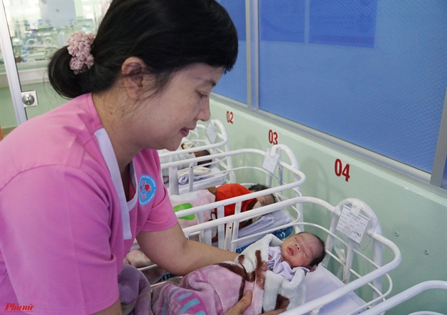 Bác sĩ chỉ chiêu giúp trẻ mới sinh không còn ngủ ngày thức đêm Bac si chi chieu giup tre moi sinh khong con ngu ngay thuc dem