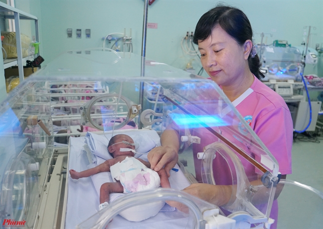 Bác sĩ chỉ chiêu giúp trẻ mới sinh không còn ngủ ngày thức đêm Bac si chi chieu giup tre moi sinh khong con ngu ngay thuc dem