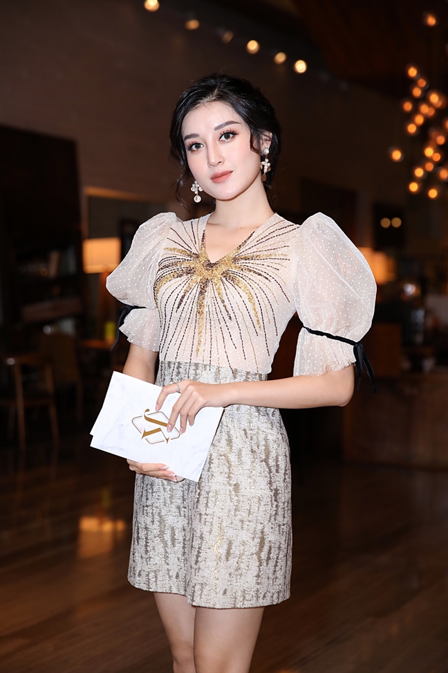 Lan Khuê chính thức lên xe hoa cùng doanh nhân John Tuấn Nguyễn Lan Khue chinh thuc len xe hoa cung doanh nhan John Tuan Nguyen