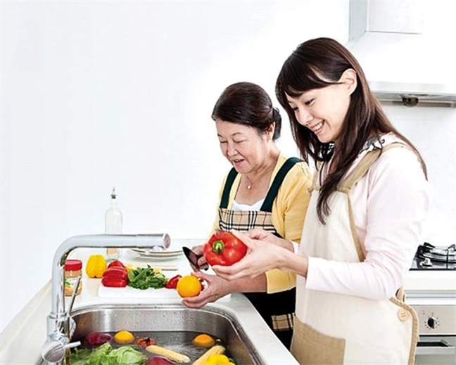 Sống với ba mẹ chồng, thương ba mẹ mình Song voi ba me chong, thuong ba me minh