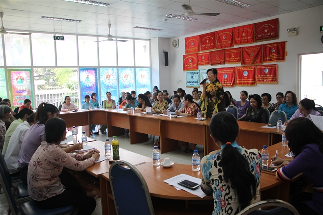 Quận 10: Bàn giải pháp nâng cao hiệu quả mô hình "Chi hội chủ động thực hiện 5 không 3 sạch" Quan 10: Ban giai phap nang cao hieu qua mo hinh