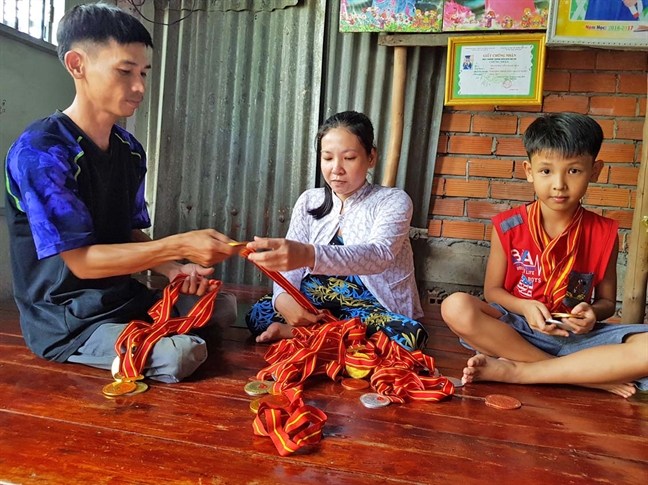 Chương trình 'Cau quyện trầu xanh': Ngày mai, em là cô dâu, anh là chú rể Chuong trinh 'Cau quyen trau xanh': Ngay mai, em la co dau, anh la chu re