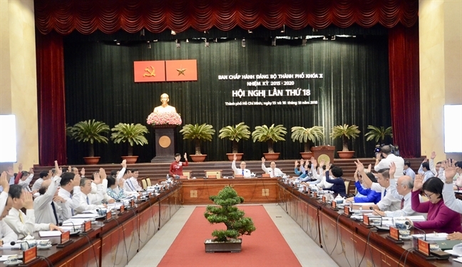 4 tờ trình, 5 báo cáo... và 1 mong mỏi 4 to trinh, 5 bao cao... va 1 mong moi