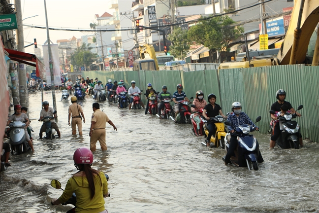 TP.HCM: 13 khu ngập nặng sau đợt triều giữa tháng TP.HCM: 13 khu ngap nang sau dot trieu giua thang
