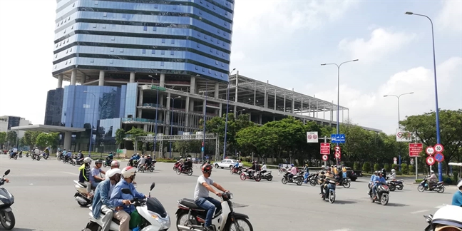Sập giàn giáo cửa hầm Thủ Thiêm, hàng chục ngàn người lâm cảnh kẹt xe kinh hoàng Sap gian giao cua ham Thu Thiem, hang chuc ngan nguoi lam canh ket xe kinh hoang