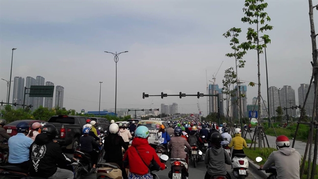 Sập giàn giáo cửa hầm Thủ Thiêm, hàng chục ngàn người lâm cảnh kẹt xe kinh hoàng Sap gian giao cua ham Thu Thiem, hang chuc ngan nguoi lam canh ket xe kinh hoang