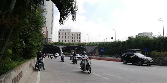 Sập giàn giáo cửa hầm Thủ Thiêm, hàng chục ngàn người lâm cảnh kẹt xe kinh hoàng Sap gian giao cua ham Thu Thiem, hang chuc ngan nguoi lam canh ket xe kinh hoang