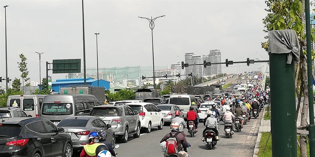 Sập giàn giáo cửa hầm Thủ Thiêm, hàng chục ngàn người lâm cảnh kẹt xe kinh hoàng Sap gian giao cua ham Thu Thiem, hang chuc ngan nguoi lam canh ket xe kinh hoang