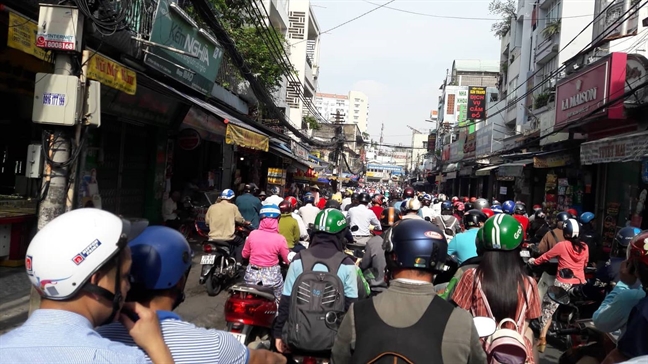 Sập giàn giáo cửa hầm Thủ Thiêm, hàng chục ngàn người lâm cảnh kẹt xe kinh hoàng Sap gian giao cua ham Thu Thiem, hang chuc ngan nguoi lam canh ket xe kinh hoang