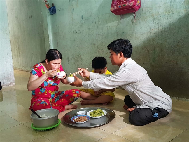 Bài 2: Trong u ám, đôi mắt em là bài hát... Bai 2: Trong u am, doi mat em la bai hat...