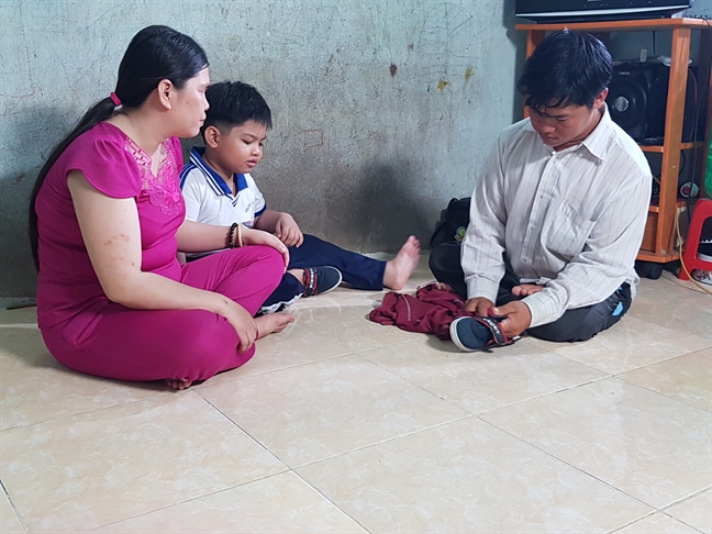 Bài 2: Trong u ám, đôi mắt em là bài hát... Bai 2: Trong u am, doi mat em la bai hat...