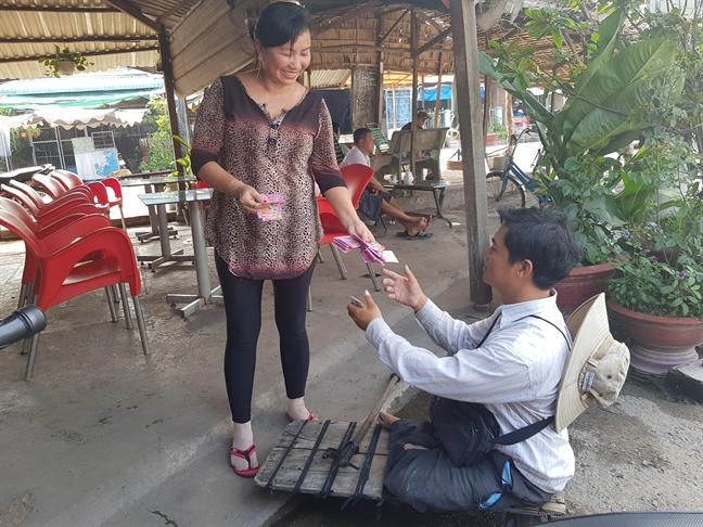 Bài 2: Trong u ám, đôi mắt em là bài hát... Bai 2: Trong u am, doi mat em la bai hat...