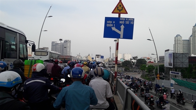 Nguy cơ bị tim mạch, ung thư rất cao nếu thường xuyên 'dính' kẹt xe Nguy co bi tim mach, ung thu rat cao neu thuong xuyen 'dinh' ket xe