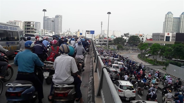 Nguy cơ bị tim mạch, ung thư rất cao nếu thường xuyên 'dính' kẹt xe Nguy co bi tim mach, ung thu rat cao neu thuong xuyen 'dinh' ket xe