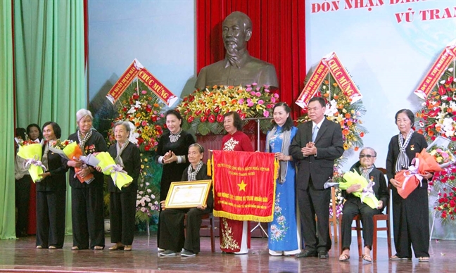 Đội quân tóc dài - Niềm tự hào không chỉ của riêng 'quê hương Đồng Khởi' Doi quan toc dai - Niem tu hao khong chi cua rieng 'que huong Dong Khoi'