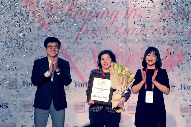 Tổng giám đốc Vinamilk là người phụ nữ duy nhất được Forbes Việt Nam vinh danh với giải thưởng “Thành tựu trọn đời” Tong giam doc Vinamilk la nguoi phu nu duy nhat duoc Forbes Viet Nam vinh danh voi giai thuong “Thanh tuu tron doi”